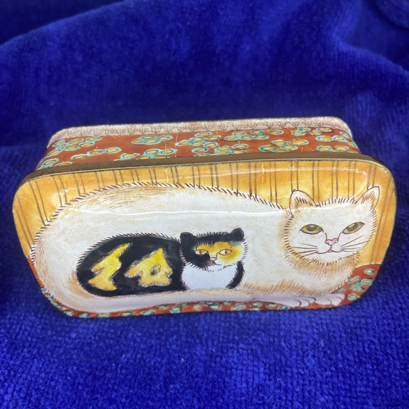 Enameled Metal Trinket Box by Empress Arts Ltd - Cozy Cats on a Rug - 2" x 4" - Picture 2 of 7